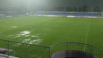 France - Spain final re-starts after two hour rain delay
