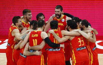 Spain celebrate victory.