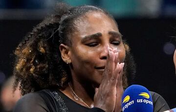 La mejor tenista de la historia se ha despedido de las pistas tras su encuentro frente a Tomljanovic. En casi tres décadas de una carrera increíble ha levantado 73 títulos, 23 de ellos de Grand Slam.