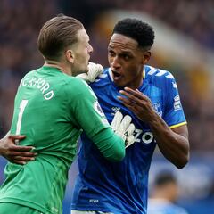 Kevin Campbell espera que Everton venda a Yerry Mina