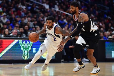 Kyrie Irving debuta sonriendo