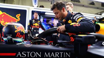 MEXICO CITY, MEXICO - OCTOBER 28: Daniel Ricciardo of Australia and Red Bull Racing prepares to drive in the garage before the Formula One Grand Prix of Mexico at Autodromo Hermanos Rodriguez on October 28, 2018 in Mexico City, Mexico.   Mark Thompson/Get