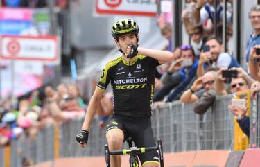 Froome sentencia el Giro y Nieve se exhibe para ganar la etapa
