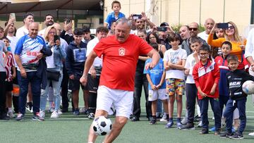 Panenka, en el momento de lanzar su famoso penalti.