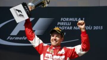 Sebastian Vettel celebrando su victoria en Hungaro Ring. 