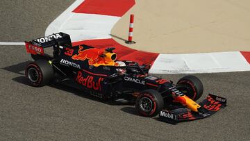 Verstappen durante los Libres 1 del GP de Bahréin 2021.