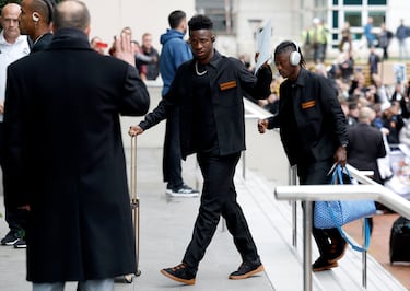 Vinicius y Camavinga llegando al hotel. 
 