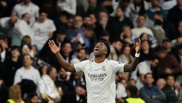 Vinicius celebra su gol al Benfica.