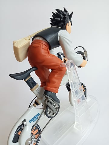 Figura de Gohan en bicicleta por Banpresto