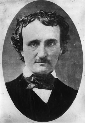 Considerado uno de los mejores cuentistas de todos los tiempos. Se quedó huérfano con dos años y fue educado por  John Allan, un acaudalado hombre de negocios de Richmond y su esposa. La muerte de Allan Poe, sigue siendo un misterio. A día de hoy se desconoce si se trató de un asesinato, o simplemente de una desgracia. 