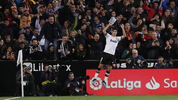 Carlos Soler, celebrando su gol al Real Madrid.