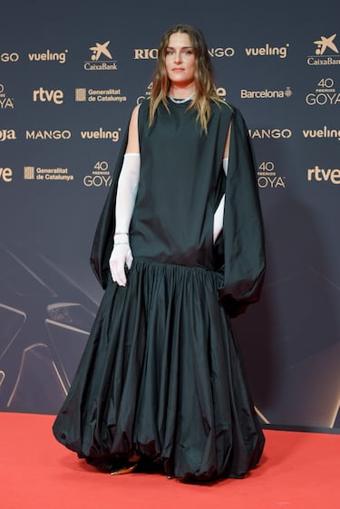 La futbolista Alexia Putellas posa en la alfombra roja de la 40º edición de los Premios Goya.