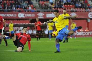 Tras el descenso del club isleño el delantero ha vuelto a las filas de Las Palmas tras su paso por el AEK Atenas.