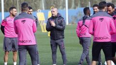 El t&eacute;cnico del Levante, Paco L&oacute;pez, durante un entrenamiento.