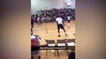 LeBron James calienta con el equipo de su hijo