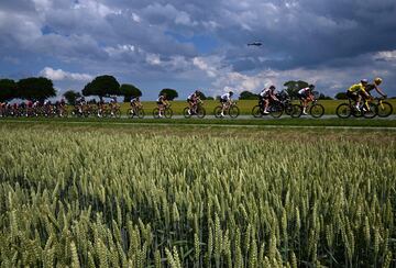 El pelot¨®n durante la tercera etapa del Tour de Francia 2022.