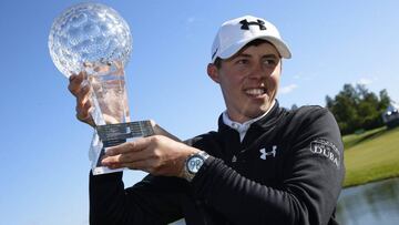 El inglés Matthew Fitzpatrick posa con su trofeo tras vencer en Suecia.
