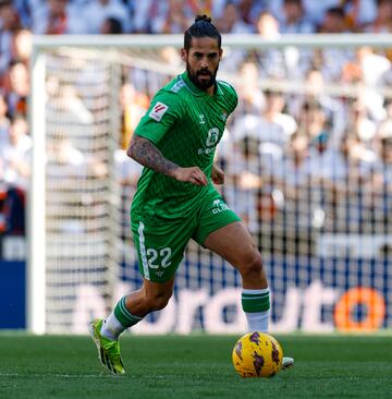 El talento del malague?o encumbr¨® al Betis en Mestalla, destronando al Valencia de su puesto europeo. Son muchos los candidatos para ir a la Eurocopa, pero la temporada que est¨¢ haciendo Isco pocos la podr¨ªan firmar.