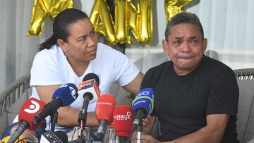 Luis Manuel Diaz, father of Liverpool's forward Luis Diaz, cries during a press conference at his house in Barrancas, Colombia on November 10, 2023. Colombia's ELN guerrilla group on Thursday freed the father of Liverpool footballer Luis Diaz, ending a 12-day kidnapping ordeal and triggering celebration in his hometown. After days of negotiations for the handover, the rebels presented Luis Manuel Diaz to humanitarian workers at an undisclosed location in the Serrania del Perija mountain range on the border with Venezuela. (Photo by Daniel Munoz / AFP)