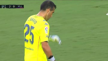 Casi lo sorprende: la notable atajada de Bravo a Orellana