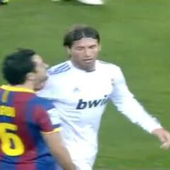 Ramos fuera de sí: patada a Messi y agresión a Puyol y Xavi