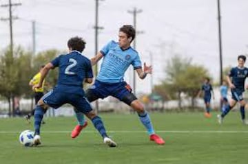 El joven de 16 años podría jugar para la selección de Portugal, pero ha decidido representar a Estados Unidos. Actualmente juega para la academia de New York City FC.