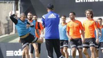 Rubén Vezo se lesiona en la rodilla y Piatti para en seco