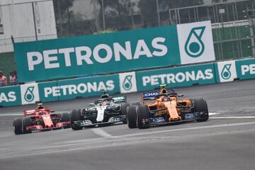 Raikkonen, Hamilton y Vandoorne.
