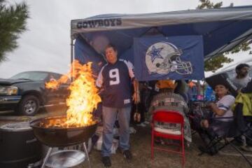 Hablando de comida, este aficionado no tuvo un buen día el jueves: a la lesión de su ídolo Tony Romo se sumó que carbonizó la hamburguesa. El estado de Texas ha puesto precio a su cabeza, por gafe.