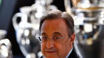 <b>FIGUARAS ITALIANAS.</b> Florentino se deshizo en halagos para Maldini y Totti.