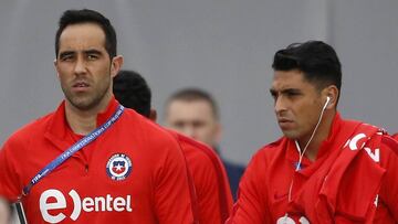 Claudio Bravo y Gonzalo Jara analizan a Brasil.