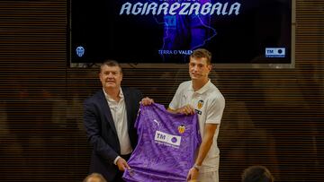 15/07/25
PRESENTACIÓN JULEN AGIRREZABALA VALENCIA CF
NUEVO JUGADOR FICHAJE
RON GOURLAY
