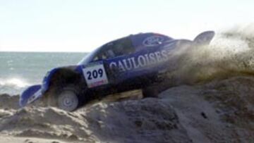 <b>MAL EN LA ARENA</b>. El piloto espera a las grandes etapas para comenzar a situar bien las clasificaciones.