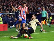 Atletico Madrid's Argentine defender #16 Nahuel Molina Lucero (L) and Barcelona's Spanish defender #24 Eric Garcia fight for the ball during the Spanish Copa del Rey (King's Cup) semi final first leg football match between Club Atletico de Madrid and FC Barcelona at Metropolitano Stadium in Madrid on February 12, 2026. (Photo by Pierre-Philippe MARCOU / AFP)