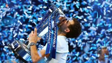 Grigor Dimitrov besa el trofeo de maestro tras superar en la final a David Goffin en tres sets.