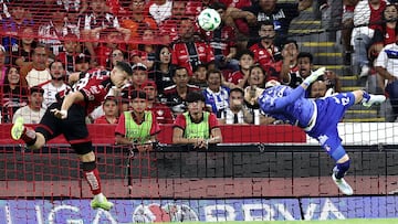Atlas' Argentine defender #28 Manuel Capasso clears the ball next to his Colombian goalkeeper #12 Camilo Vargas during the Liga MX Clausura tournament football match between Atlas and Monterrey at the Jalisco stadium in Guadalajara, state of Jalisco, Mexico, on April 11, 2026. (Photo by Ulises Ruiz / AFP)