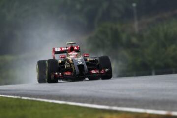 Adrian Sutil en acción durante la sesión de clasificación del GP de Malaisia de Fórmula Uno en el Circuito Internacional de Sepang.