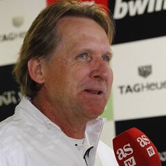 Schuster carga toda la culpa contra Robert y sus fichajes