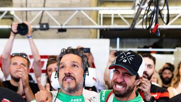 Roberto González festeja el triunfo en las 24 Horas de Le Mans.