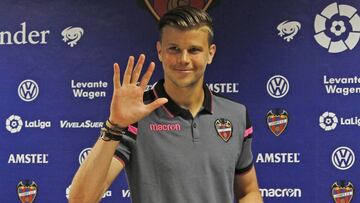 Mitch Langerak abandona el Levante traspasado al Nagoya Grampus de Jap&oacute;n.