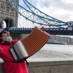 Despiden en redes sociales a Celso Piña