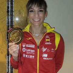 Sandra Sánchez: "Estoy feliz mirando mi medalla de oro"