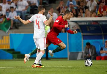 Jugada del penalti de Nacho Fernández a Cristiano Ronaldo.