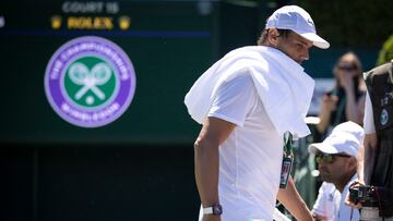 London (United Kingdom), 22/06/2022.- Rafael Nadal of Spain practises at Wimbledon tennis courts ahead of the Wimbledon Championships, in London, Britain, 22 June 2022. (Tenis, Espa?a, Reino Unido, Londres) EFE/EPA/TOLGA AKMEN