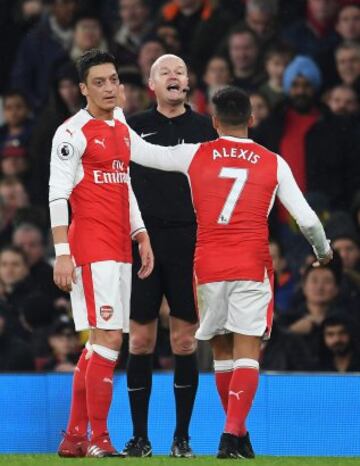 Alexis Sánchez hizo un gran partido en el triunfo de Arsenal.