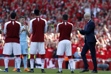 Pasillo a Arsène Wenger.