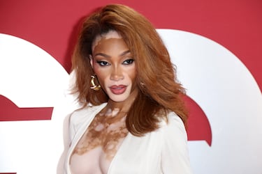 Winnie Harlow posa en la alfombra roja de la gala 'Hombres del año 2025' de GQ en Los Ángeles.