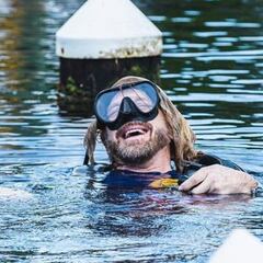 El científico que ha pasado 100 días bajo el agua vuelve a la superficie
