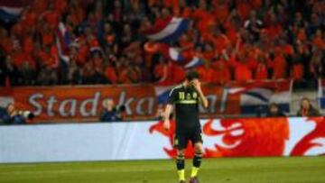 Cesc se lamenta durante el partido.