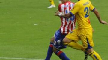 <b>TOQUE SUTIL. </b>David Rodríguez marcó el segundo gol sportinguista con una magistral vaselina que superó a Manu.